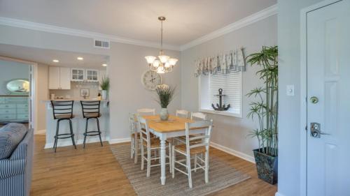 Private Balcony Beach Getaway Coligny - photo 4