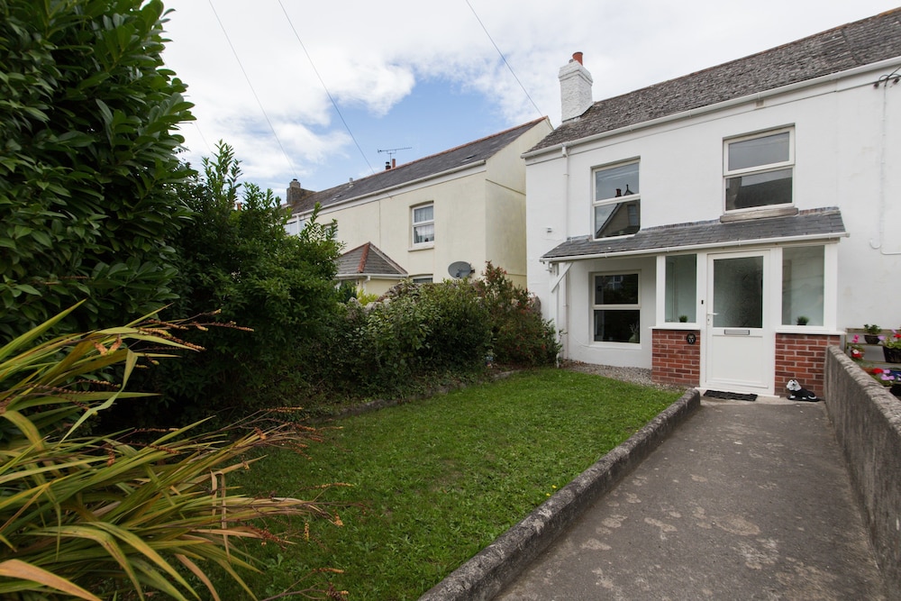 4 Degrees West in Par, United Kingdom