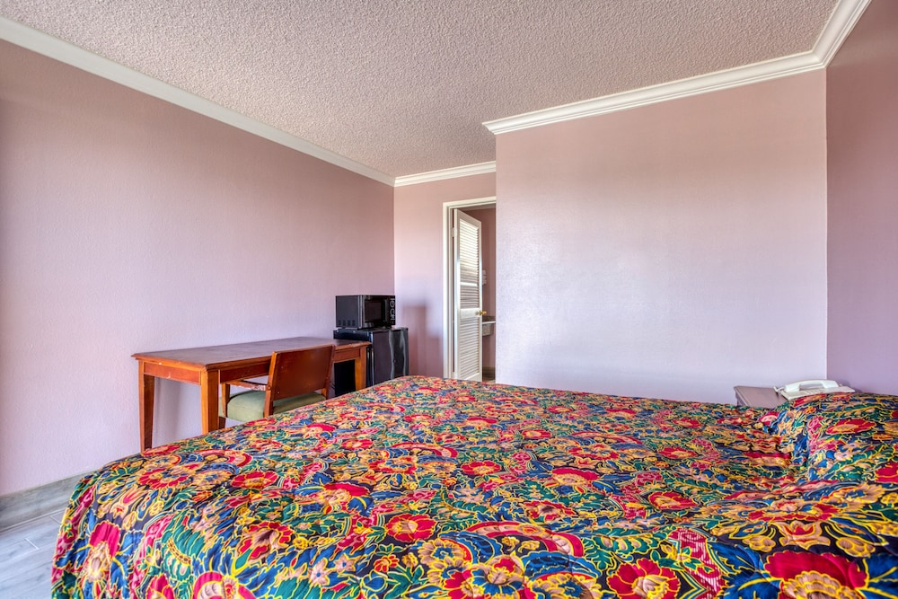 Heritage Inn And Suites - photo 17