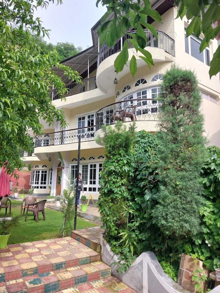 Heritage Rose Inn in Srinagar, India