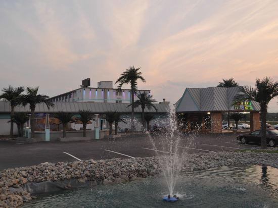 California Palms Hotel & Suites