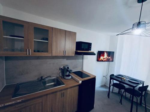 Meneau 2 Center Wifi Connected TV in Beziers, France