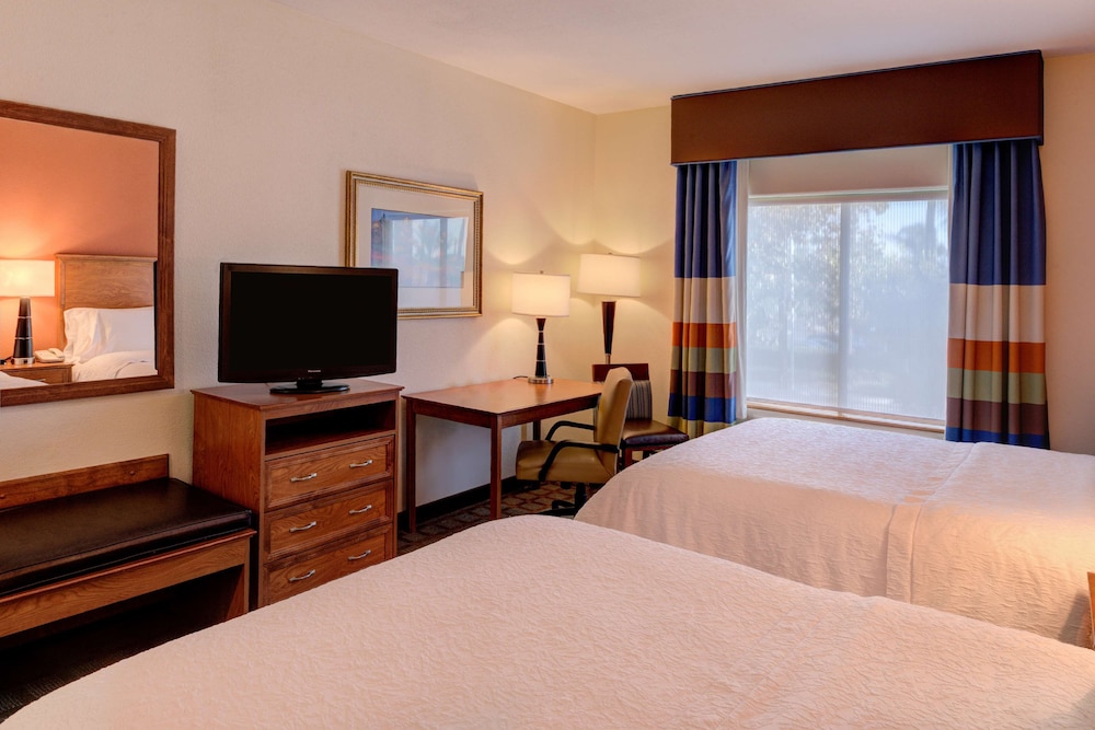 Hampton Inn & Suites Ontario - photo 10