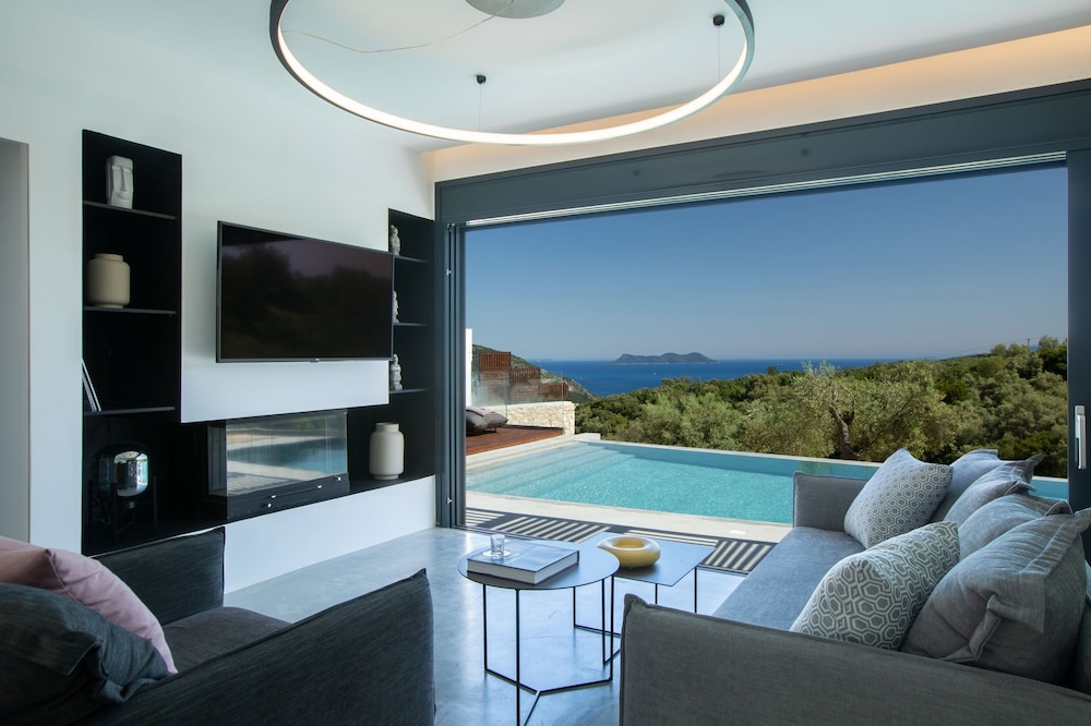 High end Villa Faos Two — 4-Star Luxury Hotel in Lefkada, Greece