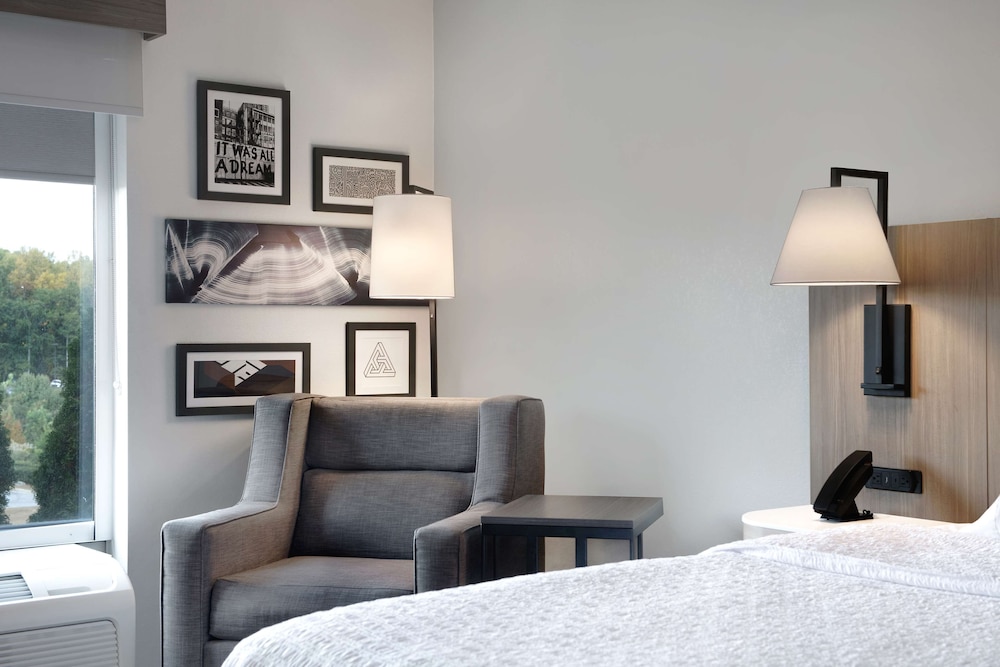 Hampton Inn Easley - photo 28