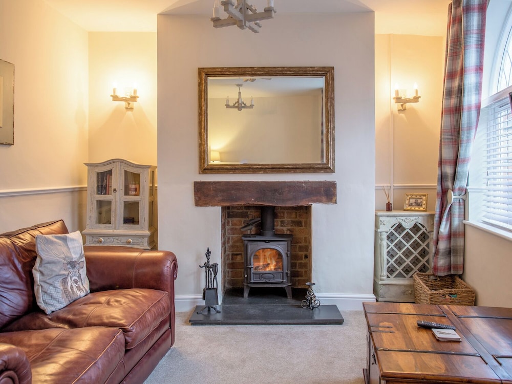 Charming 2 Bed House in Tewkesbury Centre — 4-Star Luxury Hotel in Tewkesbury, United Kingdom