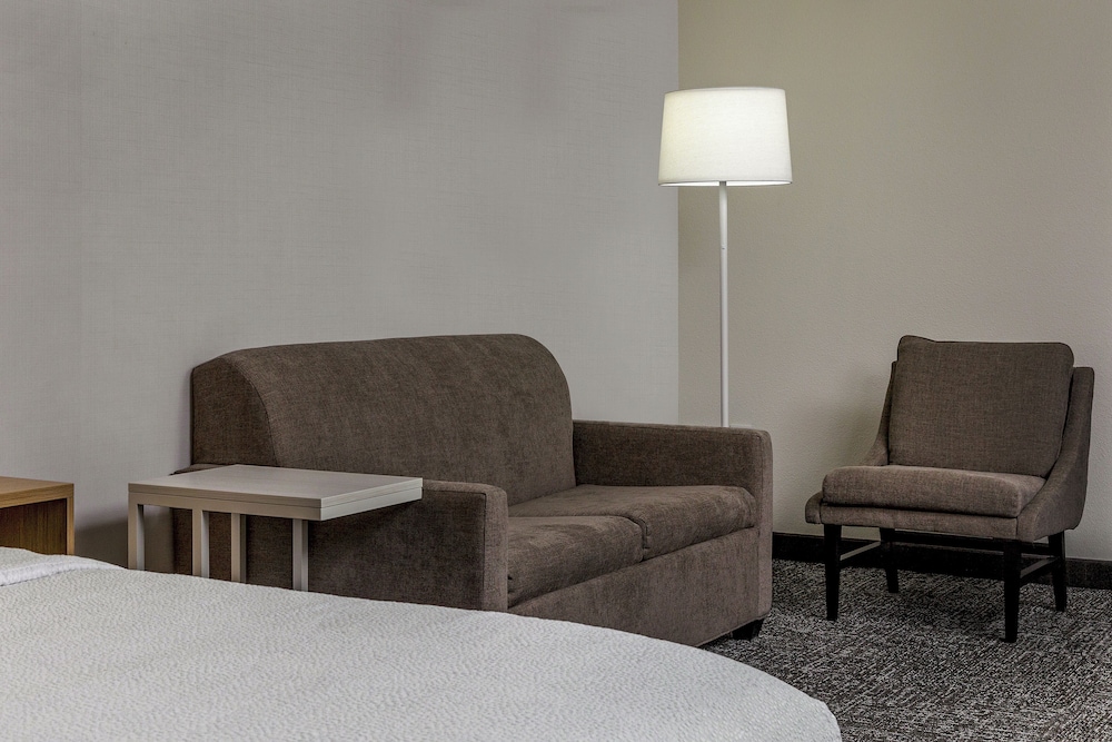 Spark by Hilton Denver International Airport - photo 7