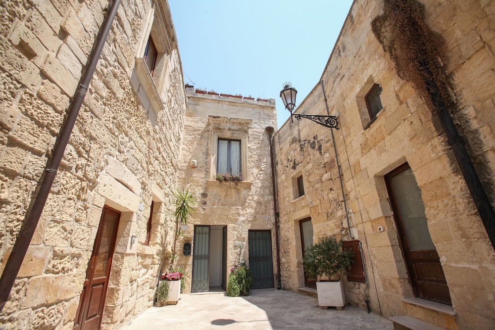 Residenza chiesa greca — 4-Star Luxury Hotel in Lecce, Italy