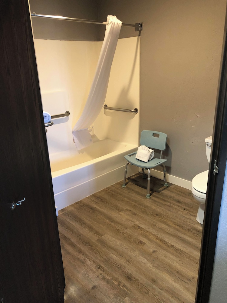 New Victorian Inn & Suites in Sioux City IA - photo 32
