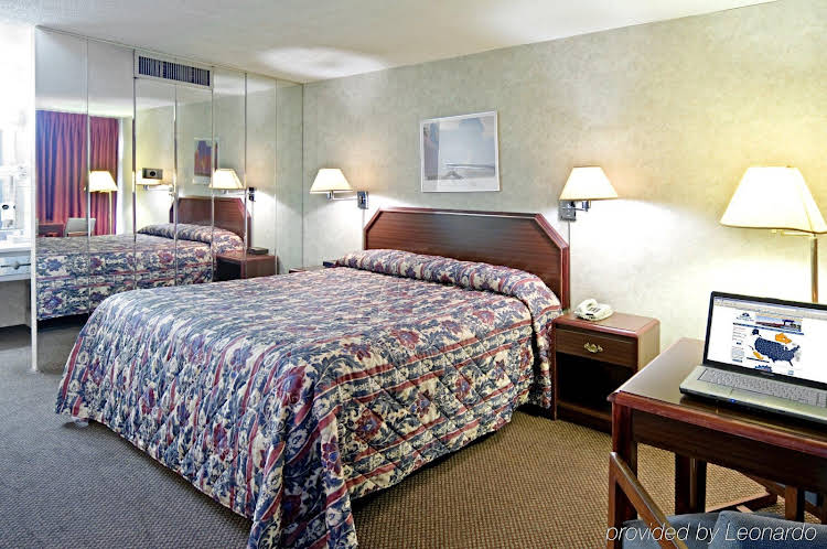 The Royal Inn Manhattan - photo 2