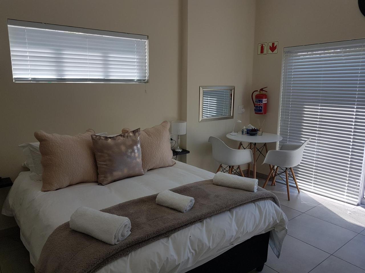 Sharon’s House: Modern Self Catering rooms