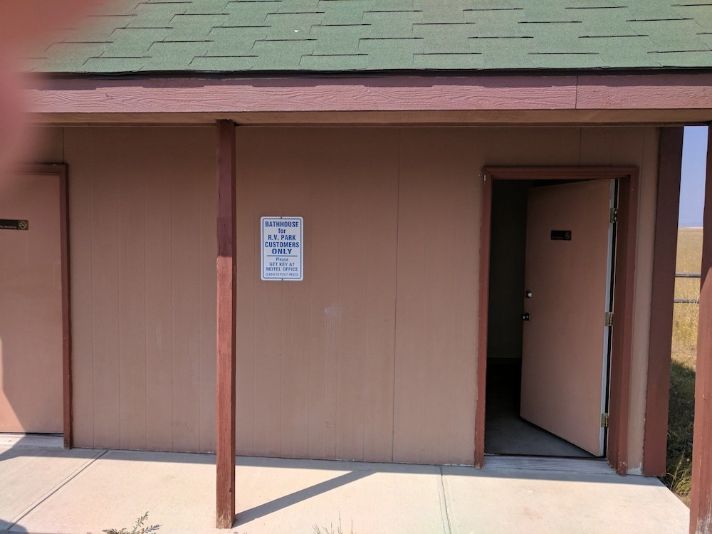 Travelodge by Wyndham Three Forks - photo 20