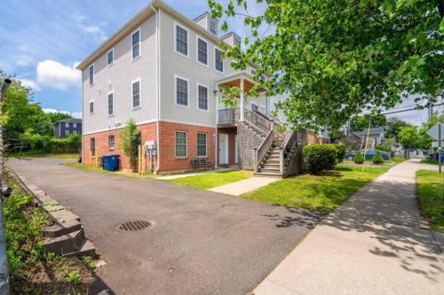 Gorgeous Waterfront 2:1 2 houses in 1 building. — 4-Star Luxury Hotel in New Haven, United States