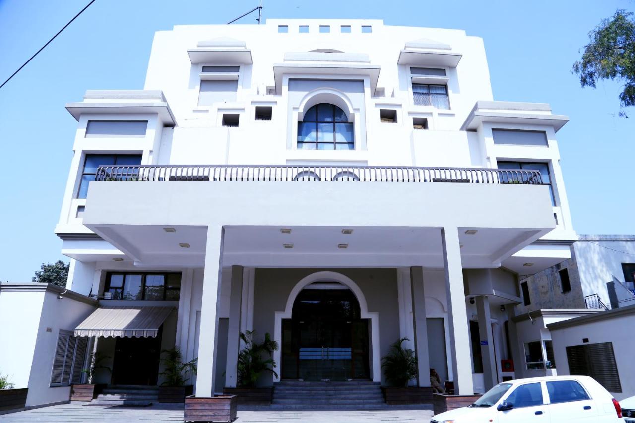 Hotel Rajmahal in Moradabad, India