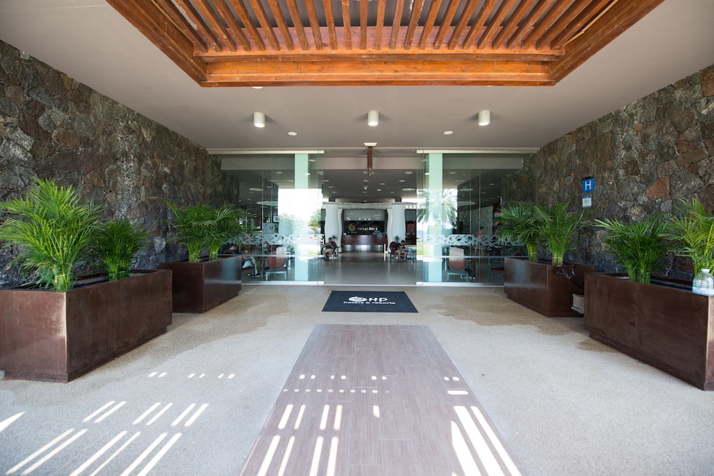 Hotel Hd Beach Resort & Spa — 4-Star Luxury Hotel in Teguise, Spain