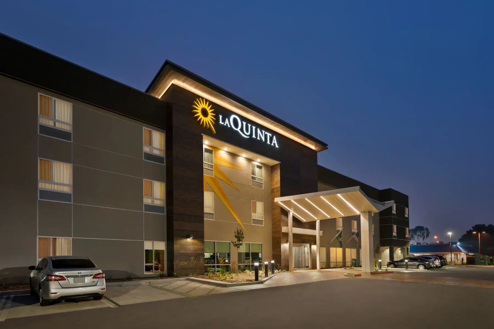La Quinta Inn & Suites by Wyndham San Bernardino - photo 2