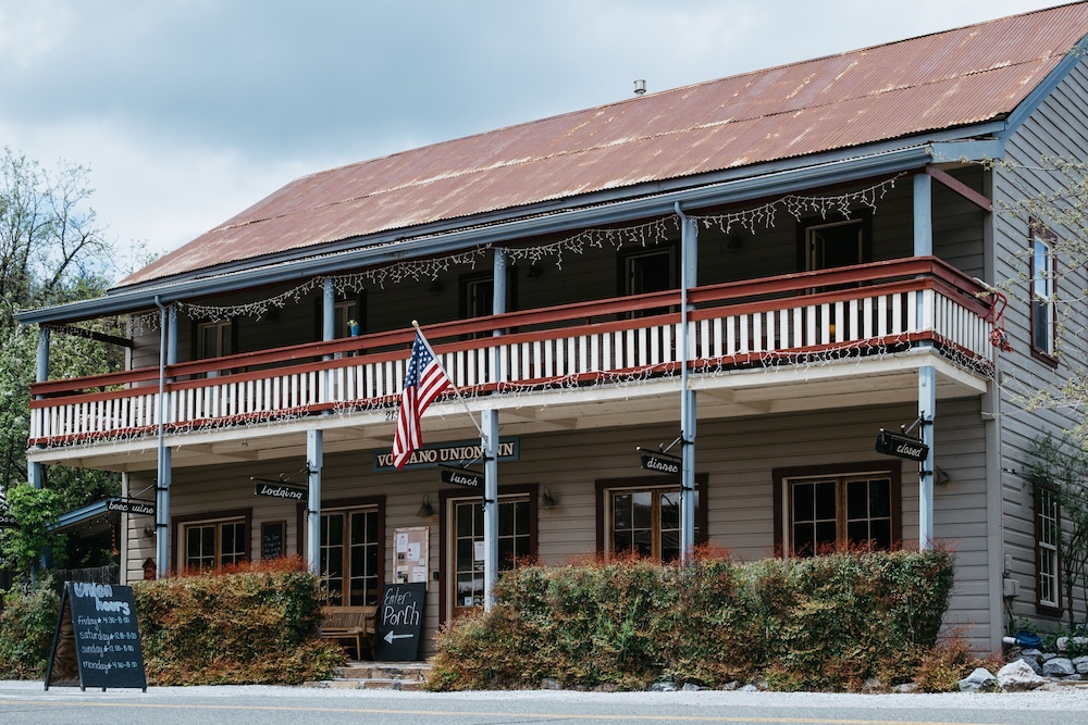 Volcano Union Inn and Pub — hotel in Volcano