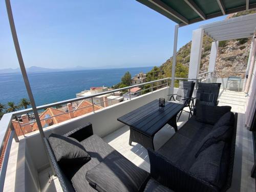 Premium Luxury Condo with breathtaking views — 4-Star Luxury Hotel in Loutraki, Greece