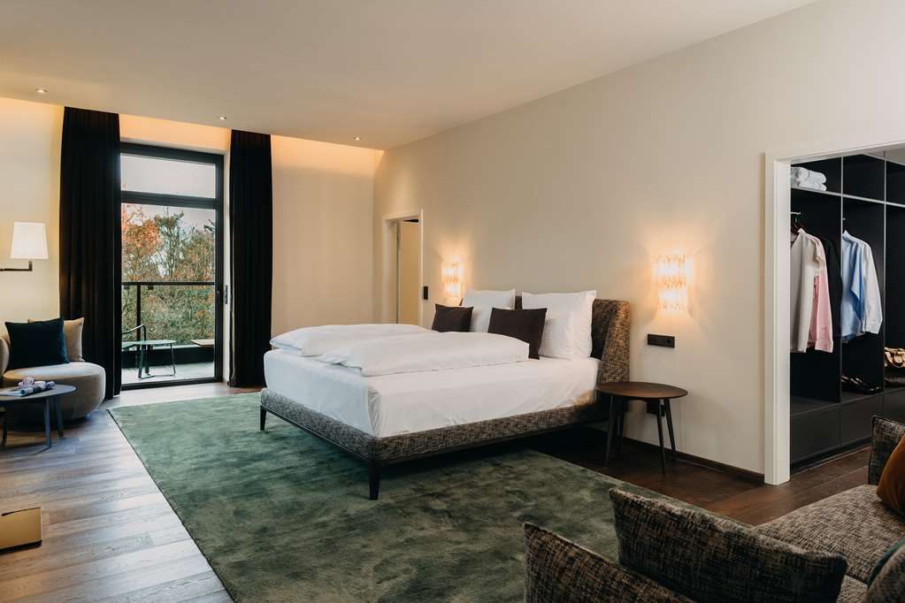 Luxury Suite ForestView Bedroom