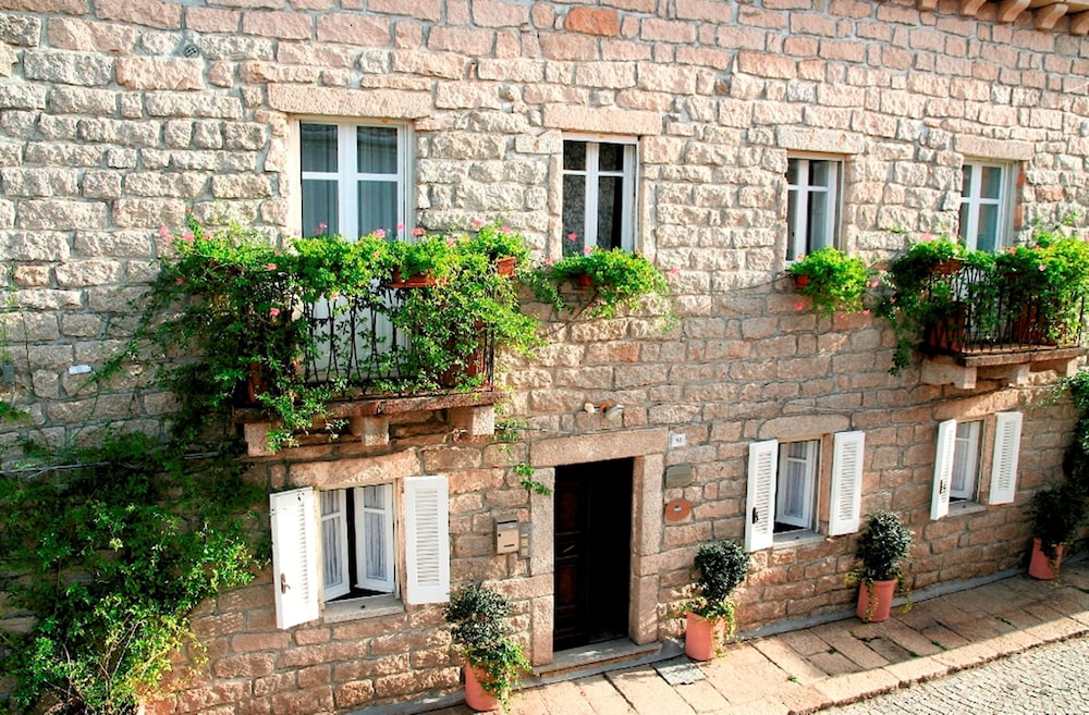 La Vignaredda Residenza di Charme — 4-Star Luxury Hotel in Aggius, Italy