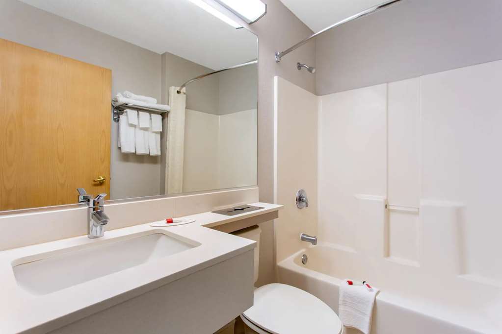 Microtel Inn & Suites by Wyndham Philadelphia Airport - photo 13