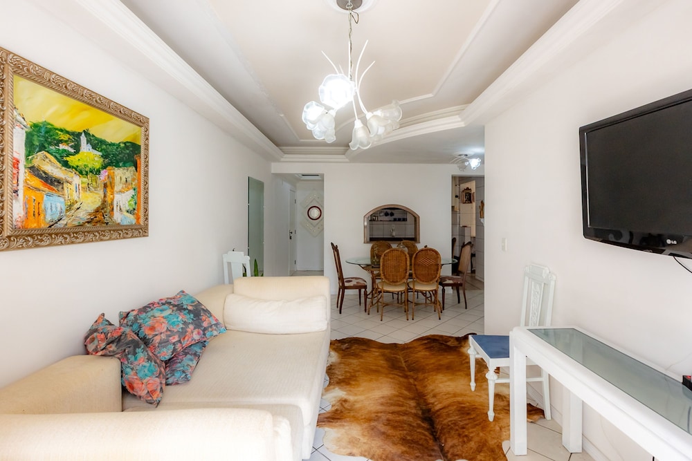 Apartamento com Varanda Churrasqueira e Vista Mar