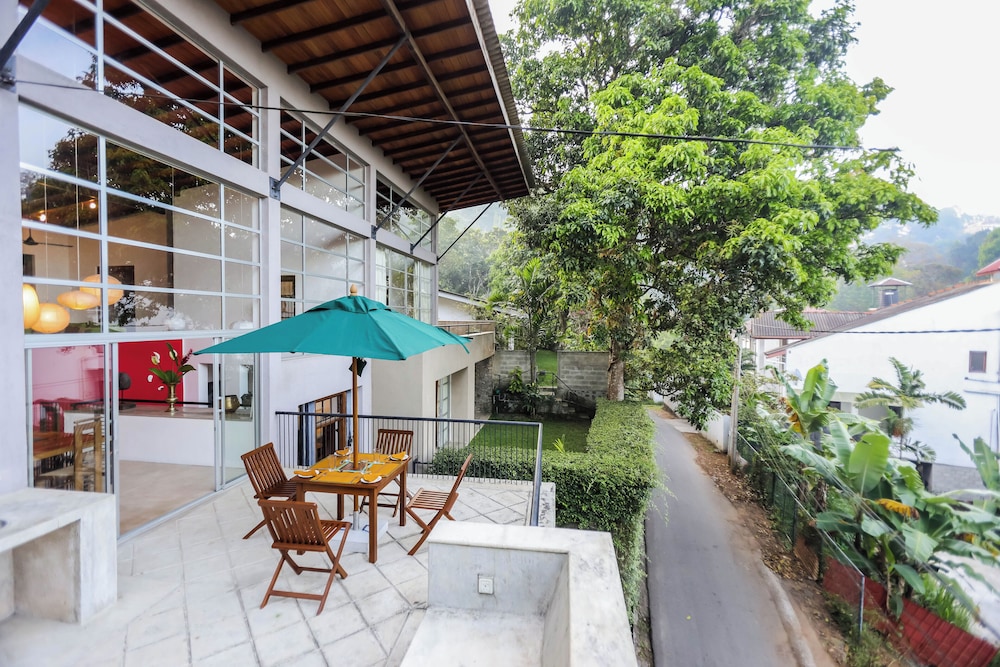 Margossa Residence Kandy Two Bedroom Design Villa — 4-Star Luxury Hotel in Kandy, Sri Lanka
