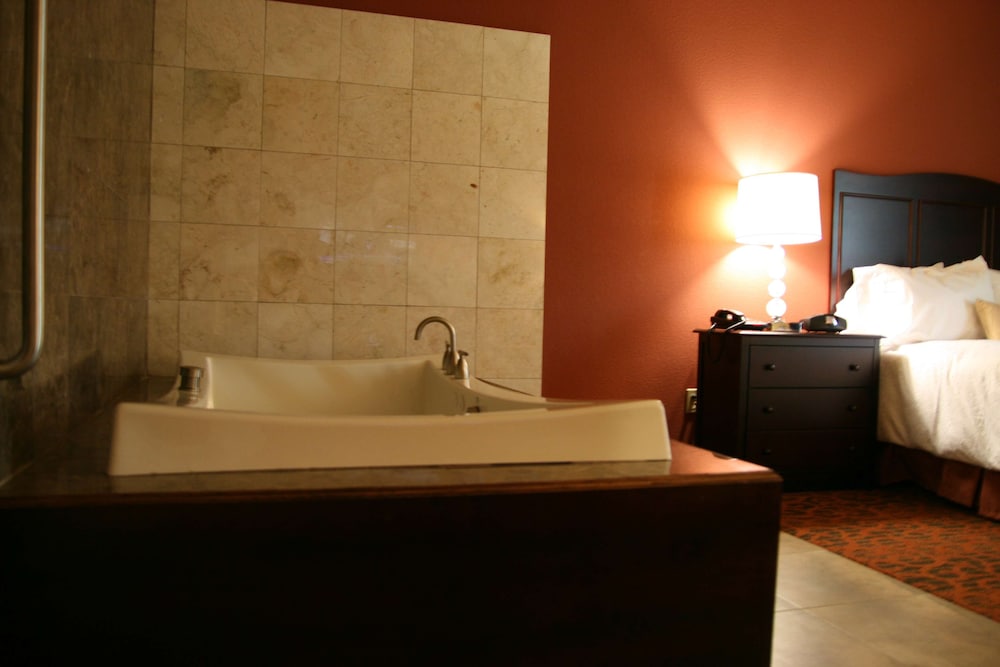 Hampton Inn & Suites Mission - photo 7