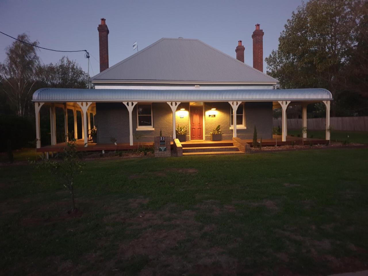 The Bower@ Kings Cottage — 4-Star Luxury Hotel in Uralla, Australia
