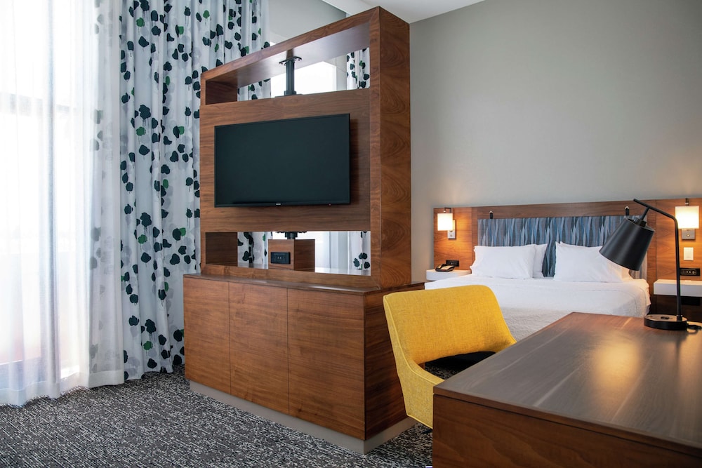 Hampton Inn & Suites Los Angeles Sherman Oaks - photo 18