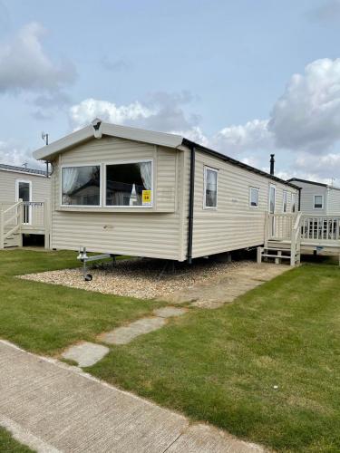 Beautiful Butlins van - carbon neutral hotel in Skegness