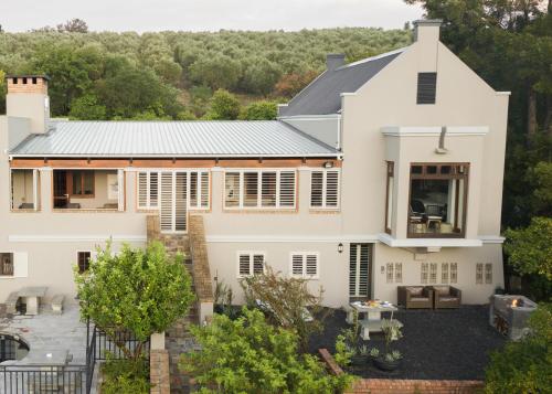 Avemore Hidden Haven wood fired hot tub and full Backup power — 4-Star Luxury Hotel in Stellenbosch, South Africa