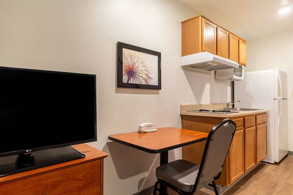 WoodSpring Suites Conroe - photo 10