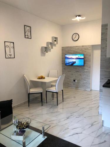 Apartman Miro — 4-Star Luxury Hotel in Marcana, Croatia