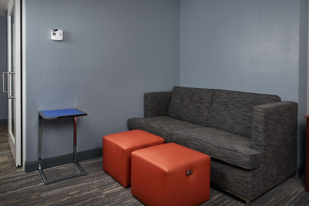 Hampton Inn Beaumont - photo 13