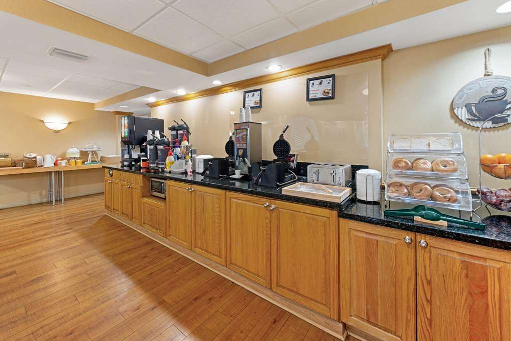 La Quinta Inn & Suites by Wyndham Coral Springs South - photo 38