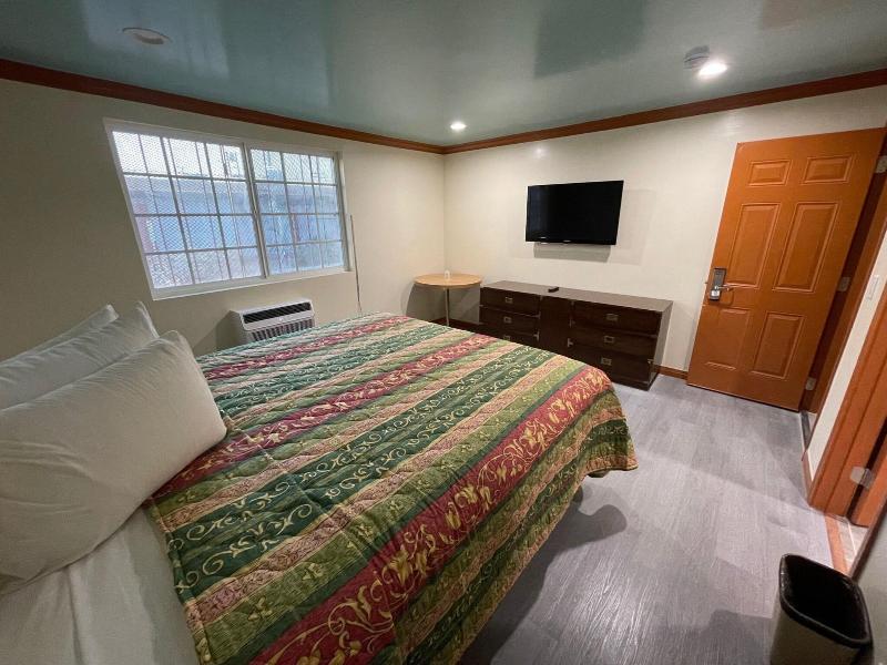 Hilltop Motor Inn - photo 18