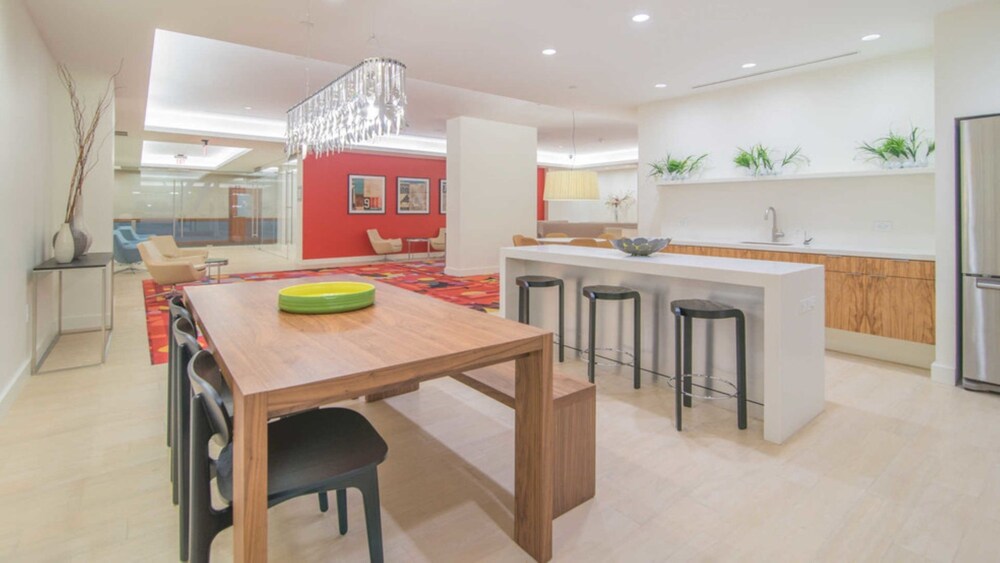 Global Luxury Suites At Emerson Place - photo 37