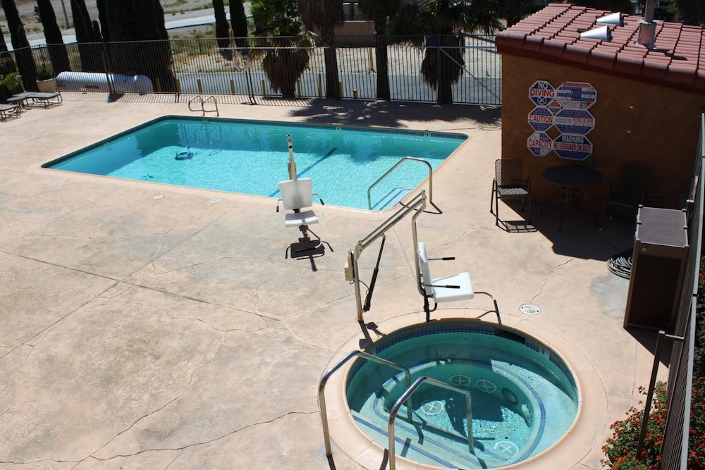 Cajon Pass Inn - photo 33