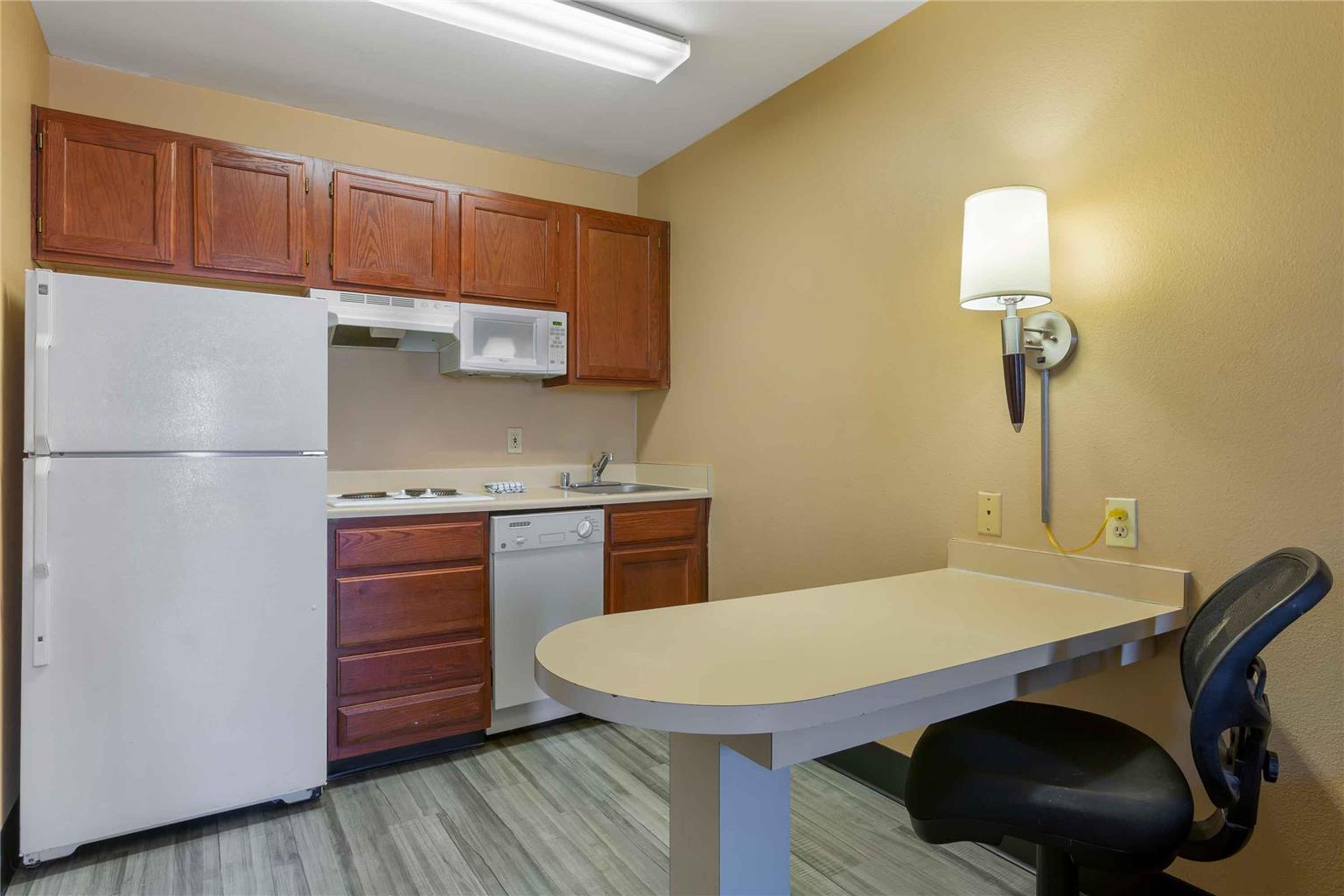 Extended Stay America Select Suites Phoenix Airport E Oak St - photo 23