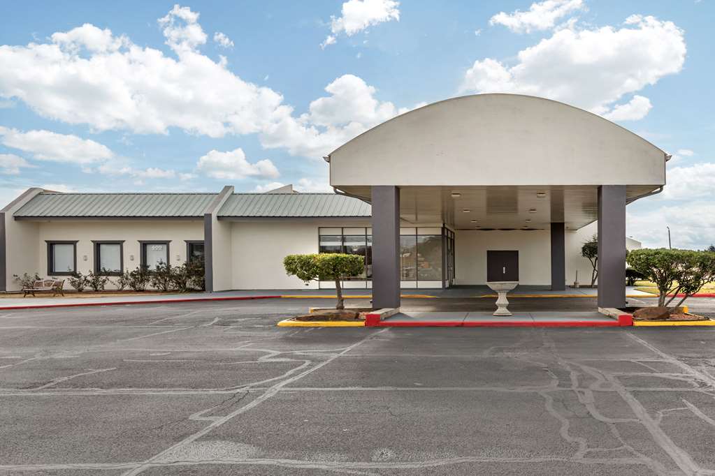 Suburban Studios Gainesville TX - photo 4