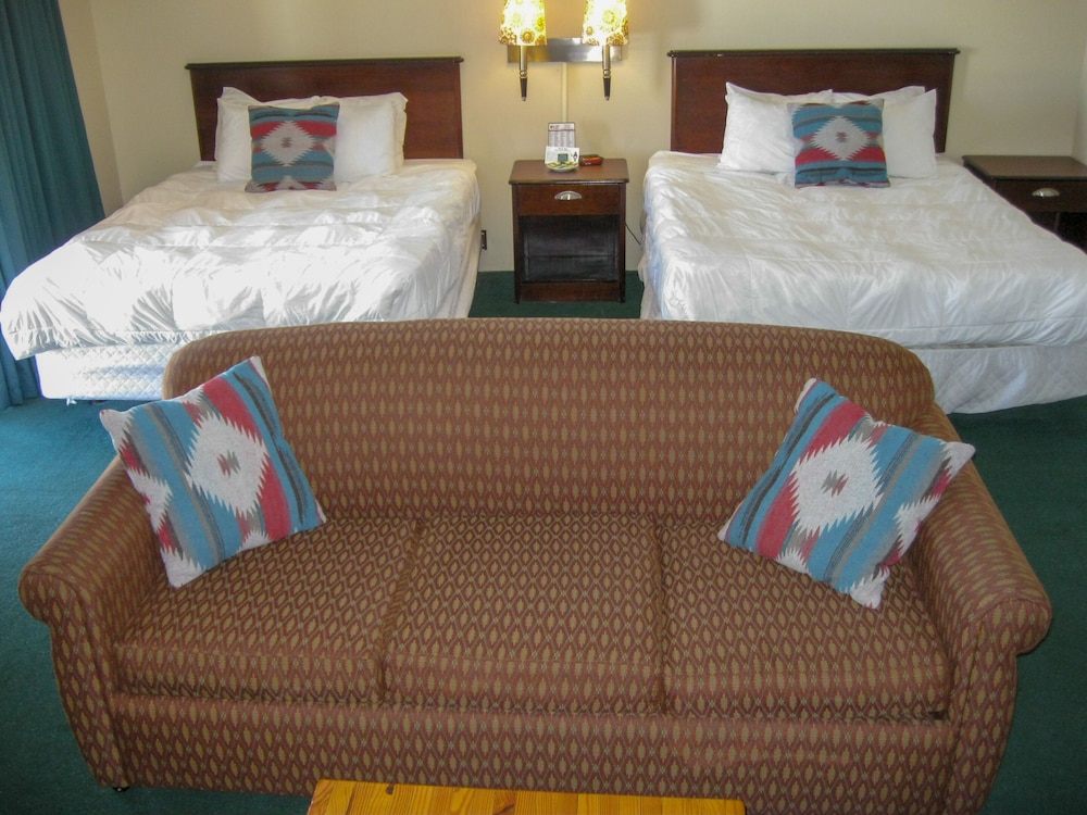 Cedar Hill Lodge - photo 9