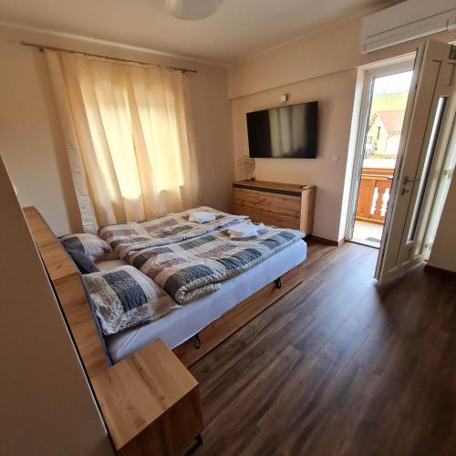 Soba pri nam in Unknown City, Slovenia