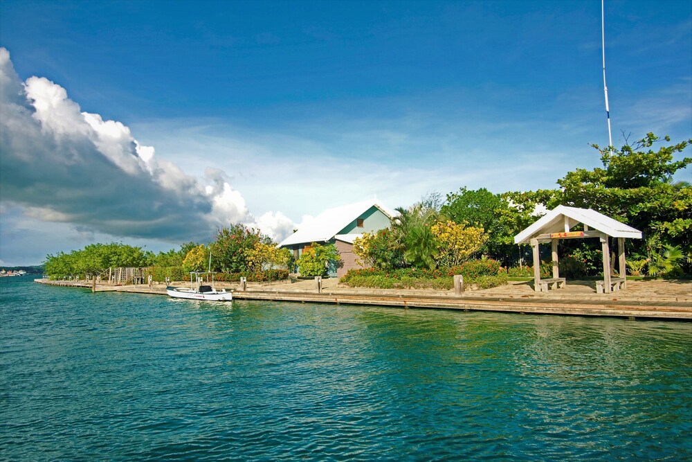 Barefoot Cay Resort — French Harbor — photo 3