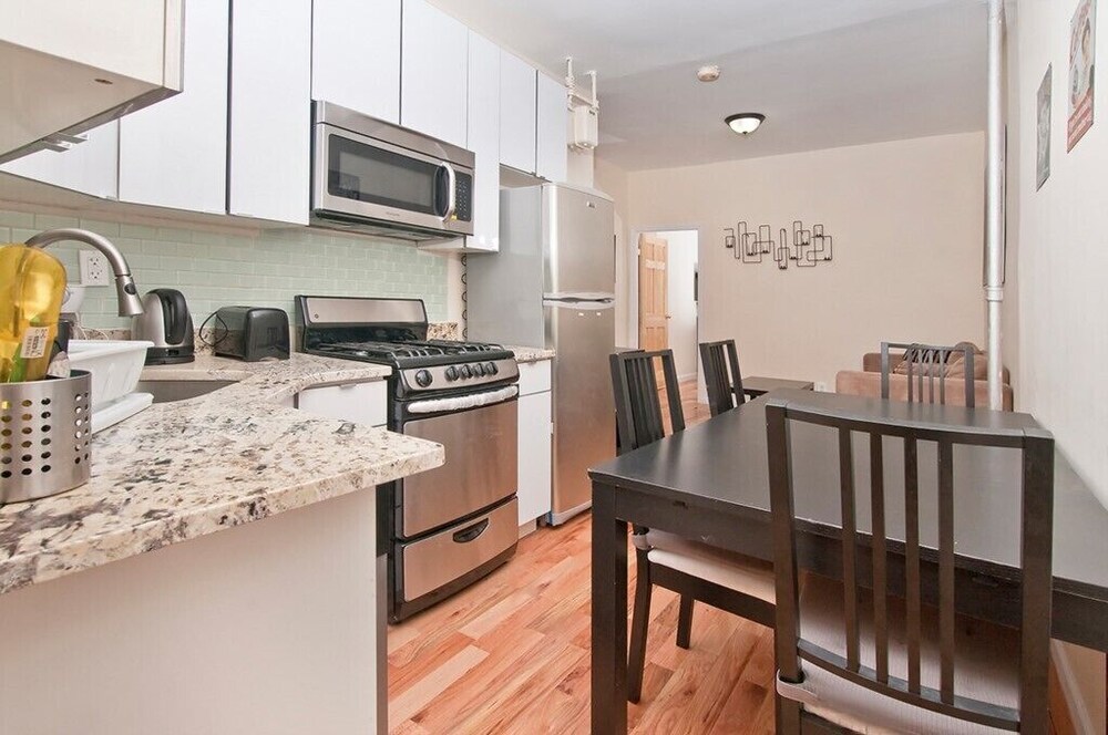 Upscale Newly Renovated 2 BR on Midtown East New York - photo 13