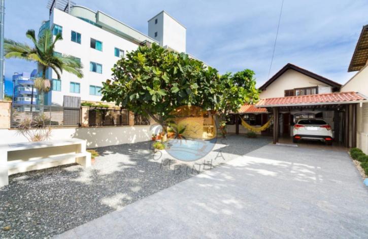 Linda Casa no Centro da Praia Próximo a Praia e Comércio em Geral