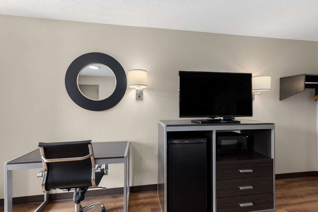 Days Inn by Wyndham Childersburg Sylacauga - photo 17