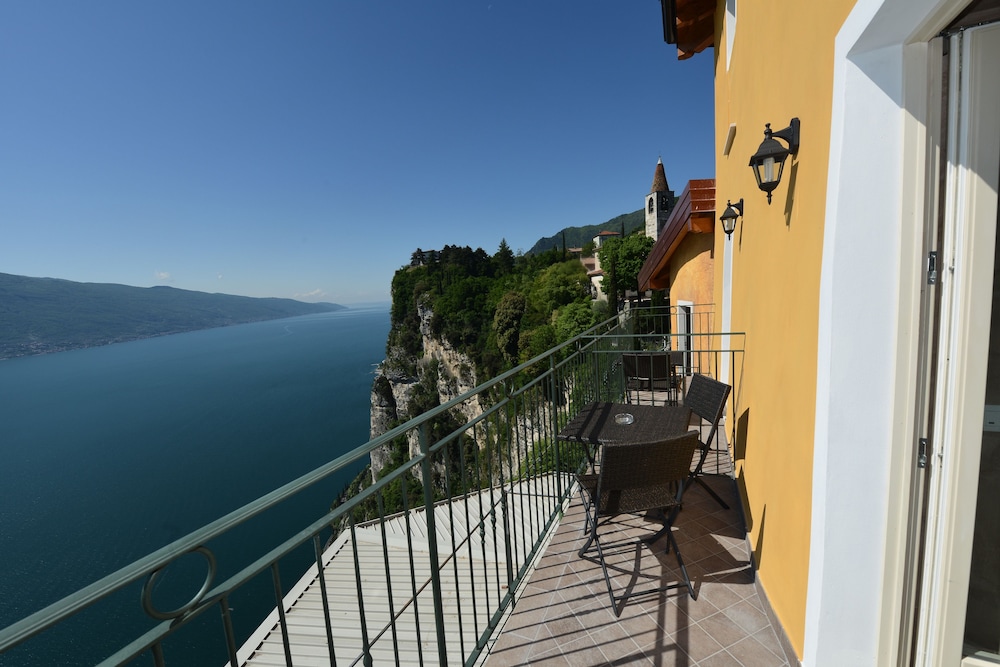 Miralago - carbon neutral hotel in Malcesine