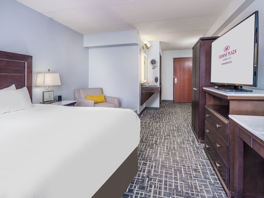 Crowne Plaza Milwaukee Airport by IHG - photo 23