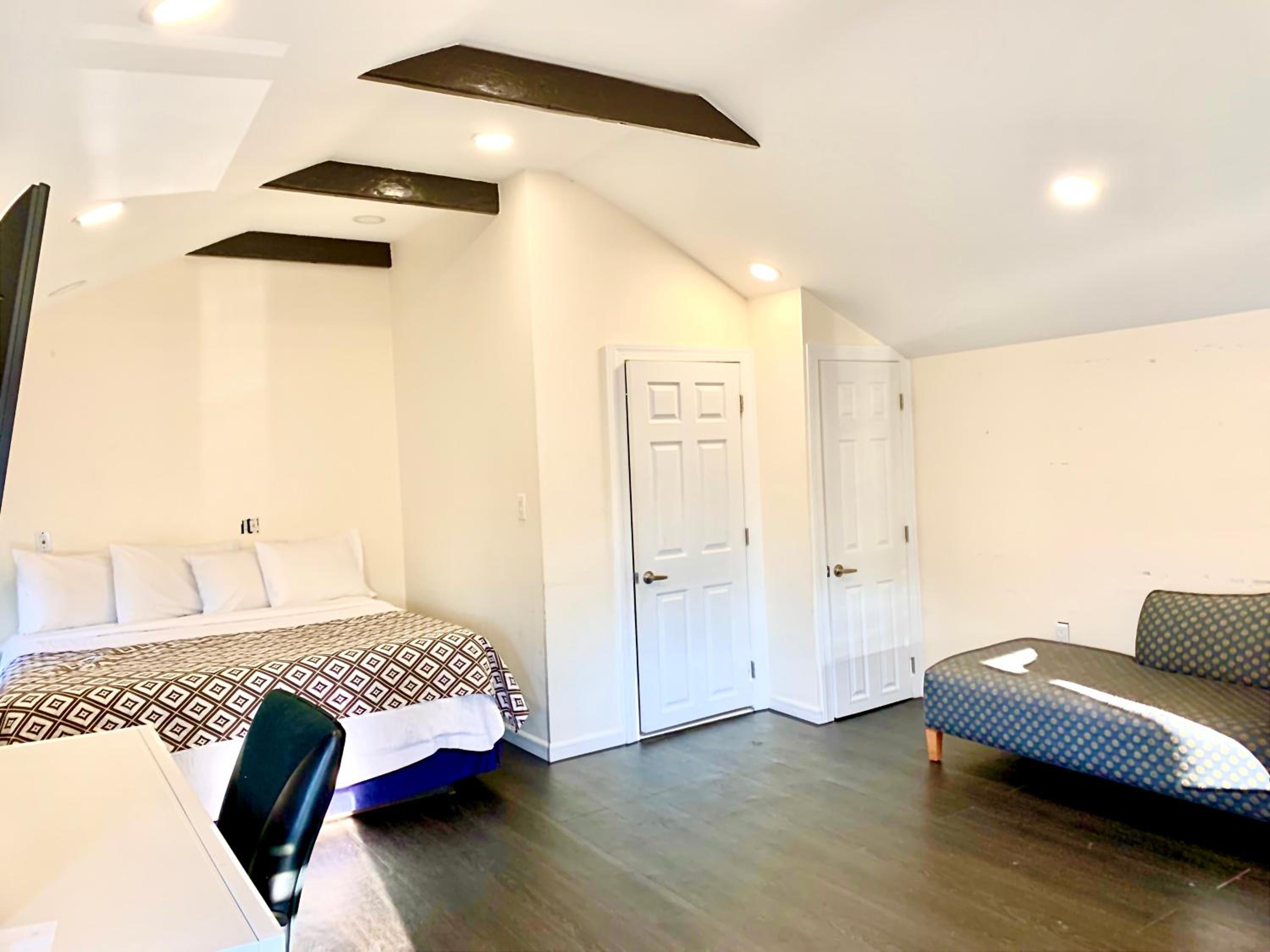 Penn Lodge Hotel & Suites - photo 29